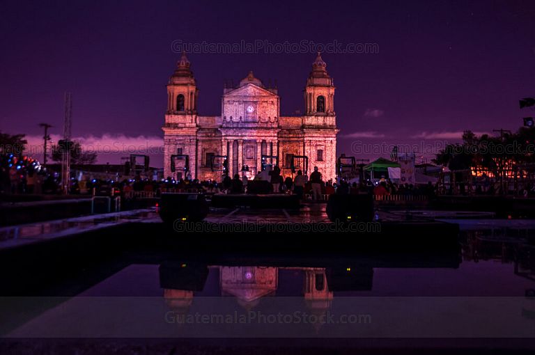 Fachada de Catedral Metropolitana iluminada por Mapping