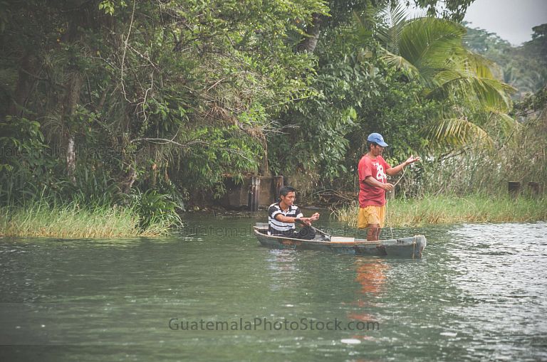 Pescadores en Río Dulce