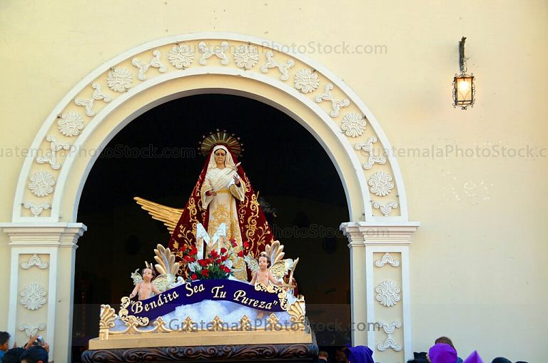 Salida de la procesión del Jesús Nazareno de la Caida