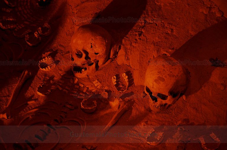 Osamentas del sistema funerario del Templo de Quetzalcoat
