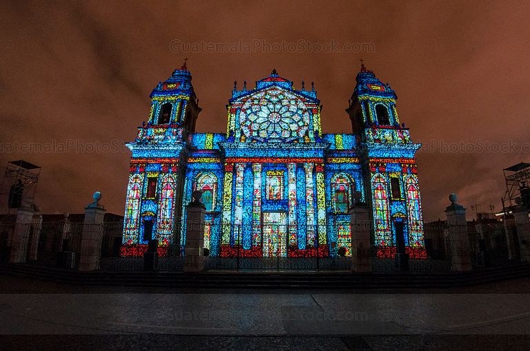 Mapping sobre la fachada de la Catedral Metropolitana