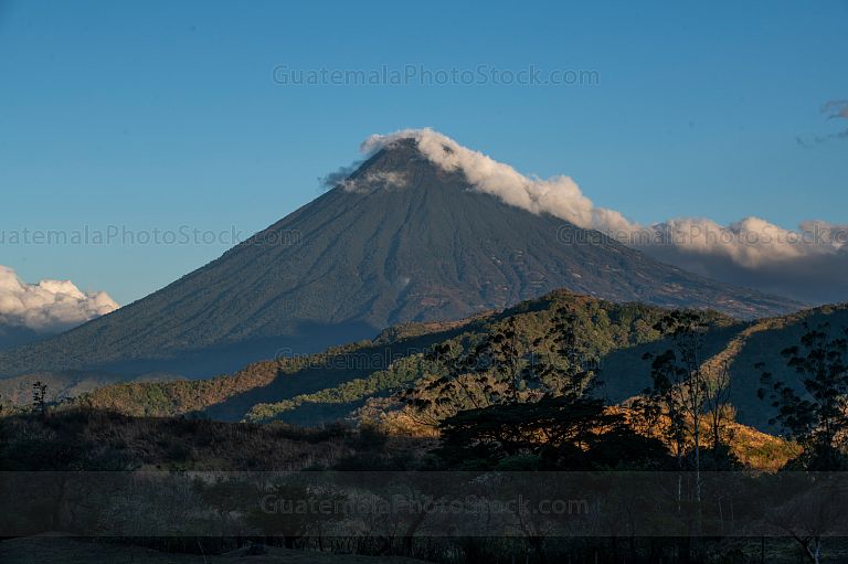 Amancer frente al Volcán de Agua