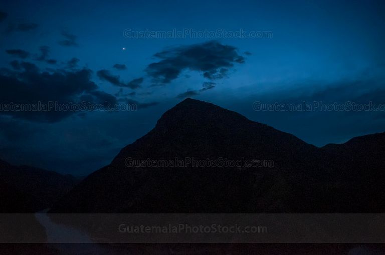Silueta del paisaje en la comunidad Río Negro