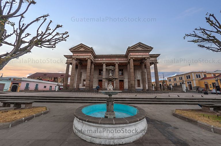 Fachada del Teatro Municipal de Quetzaltenango