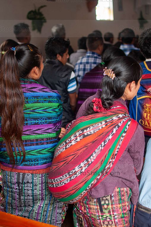 Personas católicas de la etnia Maya K´ique´
