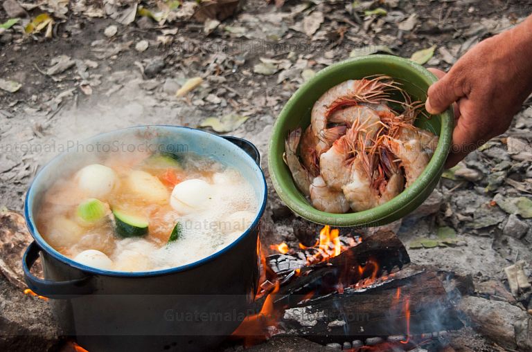 Caldo de mariscos