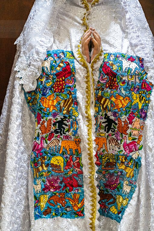 Detalle de imagen de la Virgen en San Andres Xecul