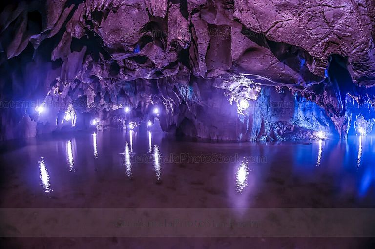 Interior de la Cueva de Kan-Ba