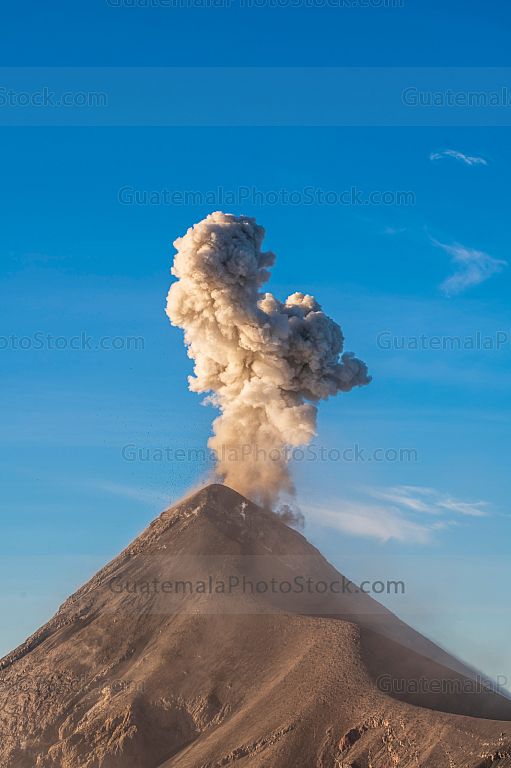 Erupción en el Volcán de Fuego