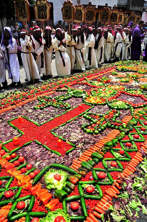 Alfombra de aserrín y verduras