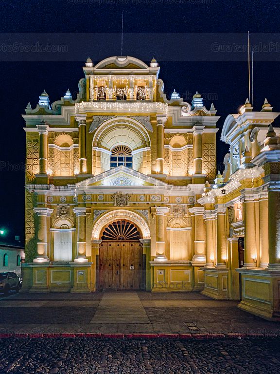 Fachada de la Iglesia de San Pedro Apóstol