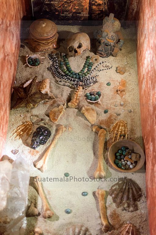Replica de tumba maya