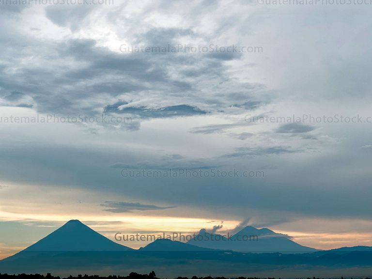 Atardecer sobre la Cadena Volcánica Central