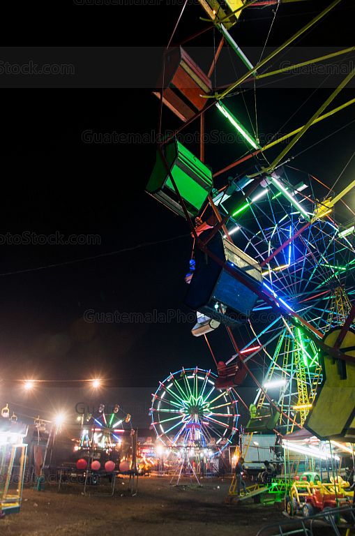 Juegos mecanicos en feria patronal