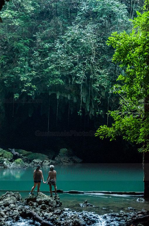 Río Chiyú, Cuevas de Setzol