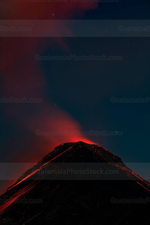 Erupción nocturna del Volcán de Fuego