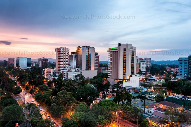 Atardecer sobre la Avenida Reforma