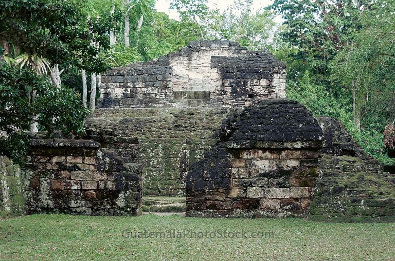 Vestigios mayas en Tikal