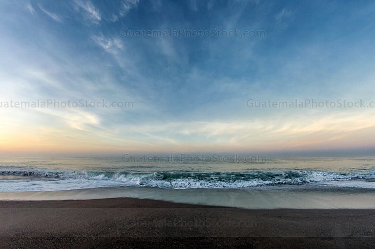 Amanecer en la playa de Monterrico
