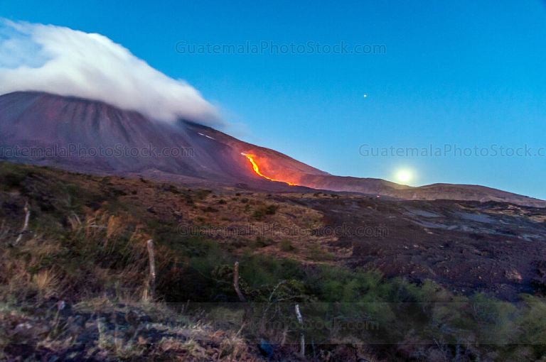 Río de lava en el Volcán de Pacaya