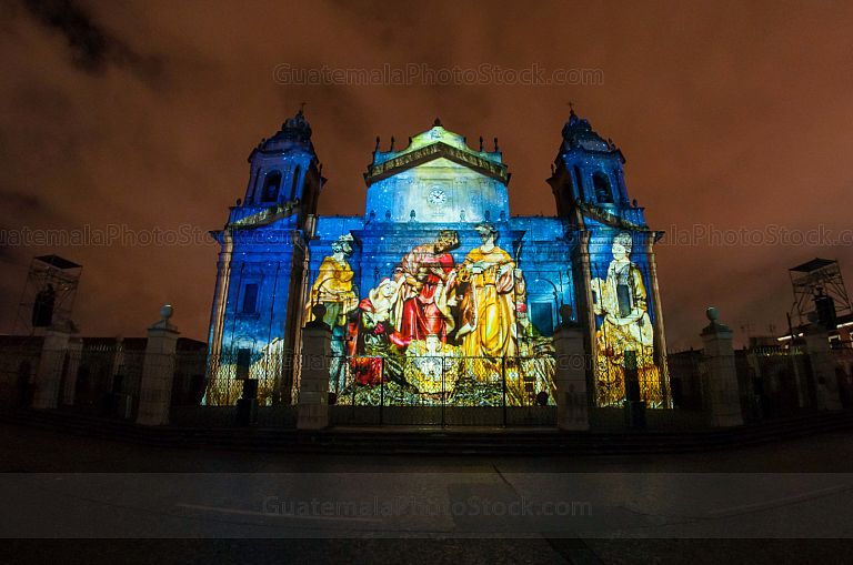 Mapping sobre la fachada de la Catedral Metropolitana