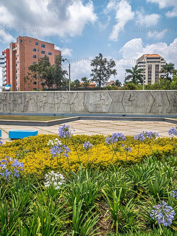Plaza Berlín, Zona 13