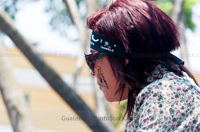 Estudiante universitaria de la USAC en la Huelga de Dolores