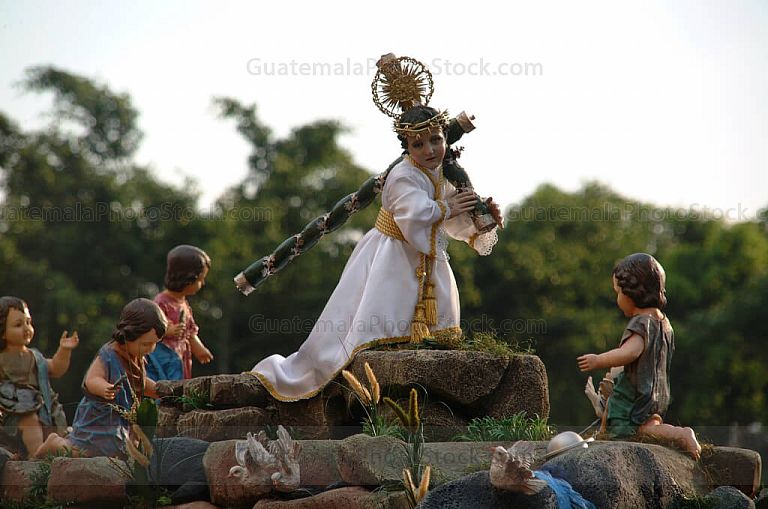 Consagrada Imagen del Niño de la Demanda