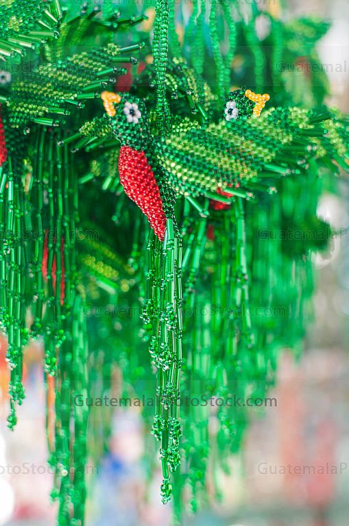 Quetzales de mostacilla