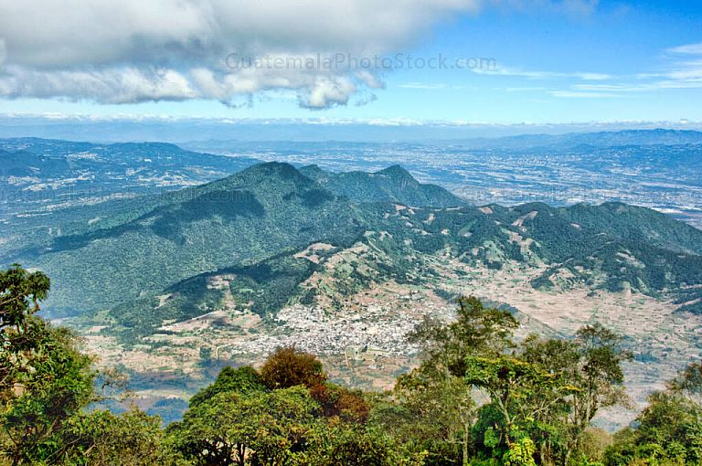 Santa María de Jesús desde el crater del Volcán de Agua