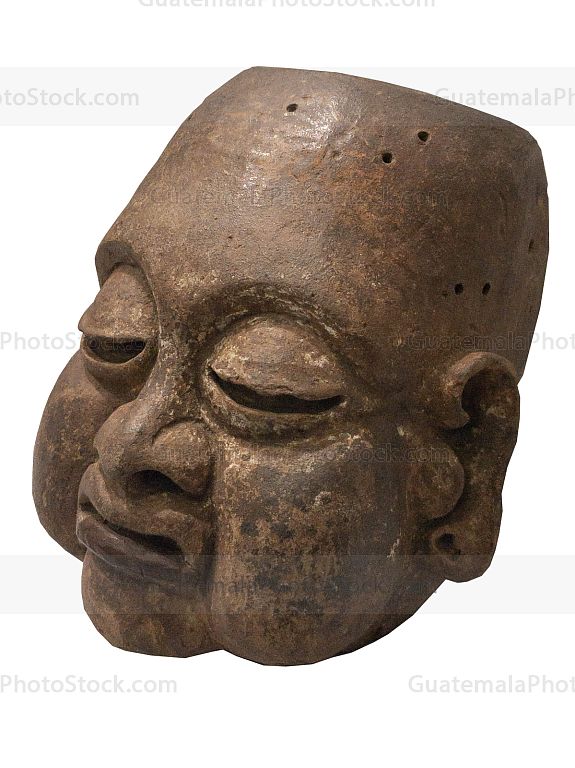 Rostro tallado en barro