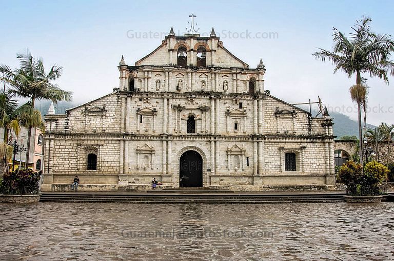 Fachada de la Iglesia Católica de Panajachel