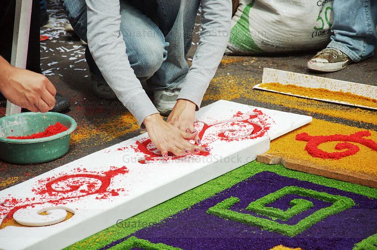 Elaboración de alfombra de aserrín