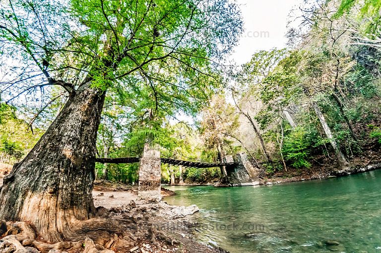 Puente sobre Río Azul