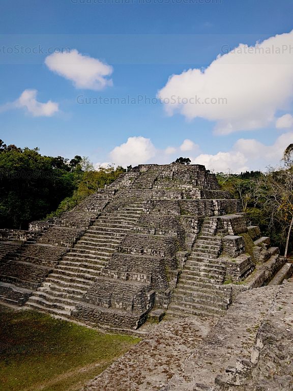 Sitio Arqueológico Yaxhá