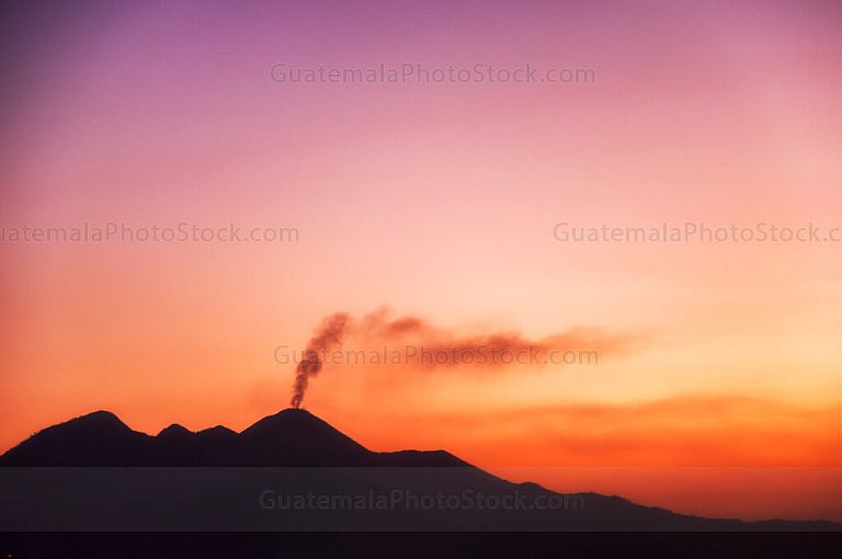 Volcán de Pacaya al atardecer