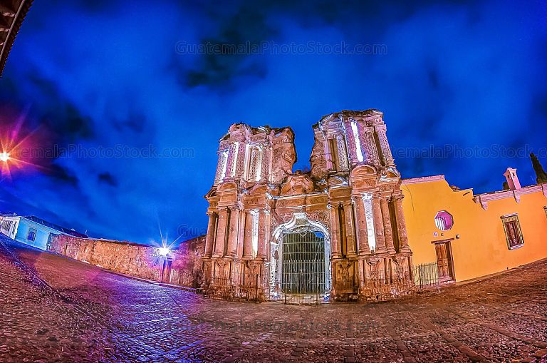 Fachada de la ruina de la Iglesia de Nuestra Señora del Carmen