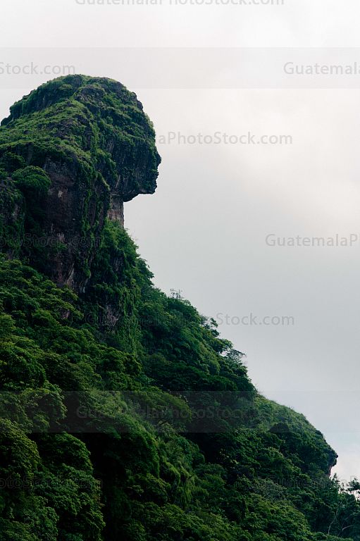 Silueta de rostro femenino en el cerro mirandilla