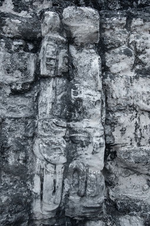 Detalle de alto relieve del templo II, templo de las mascaras