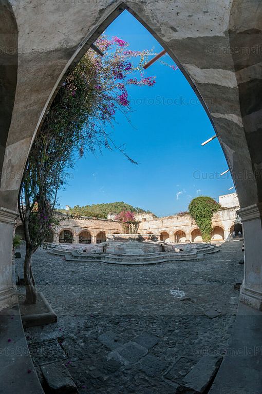 Fuente Colonial del Convento de la Merced