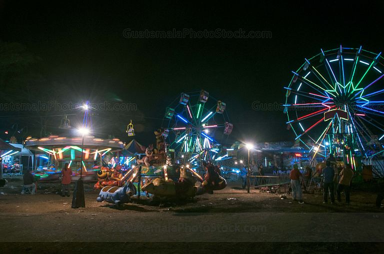 Juegos mecanicos en feria patronal