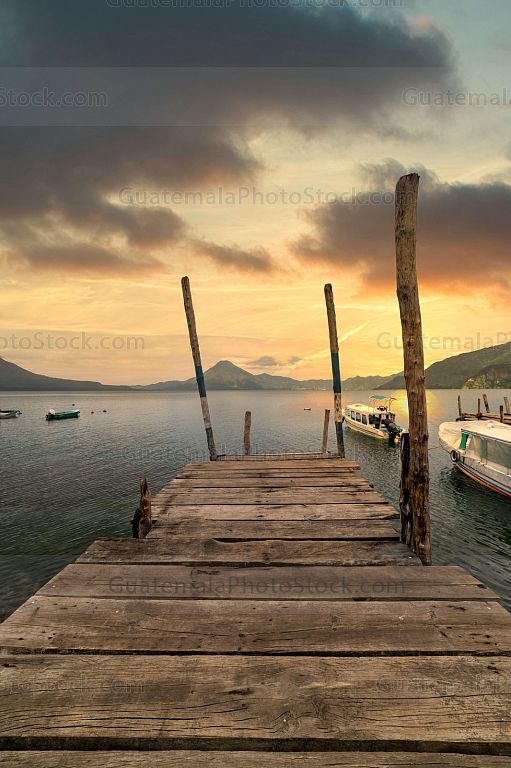 Atardecer en el Lago de Atitlán, Sololá