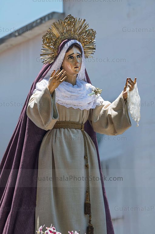 Consagrada Imagen de la Virgen de Dolores