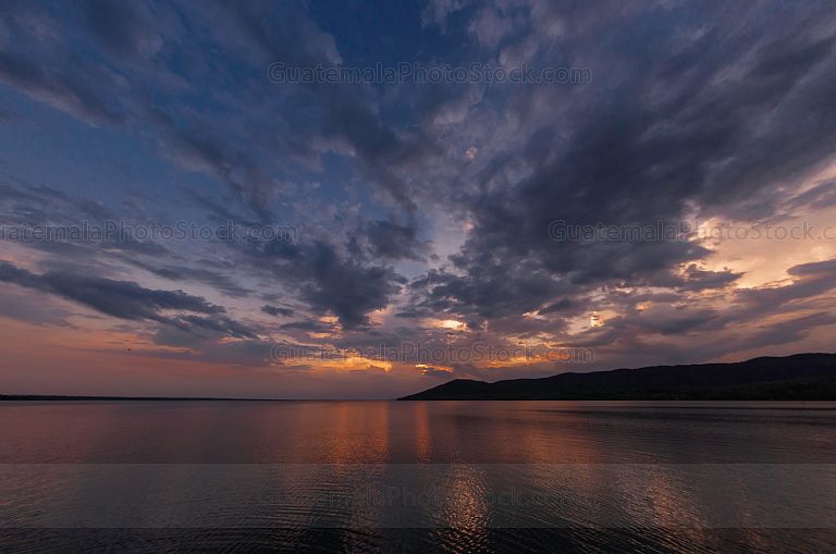 Atardecer en la playa El Remate, Petén
