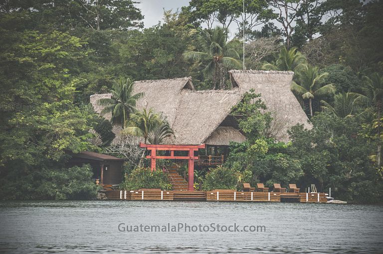 Chalet a orillas de Río Dulce