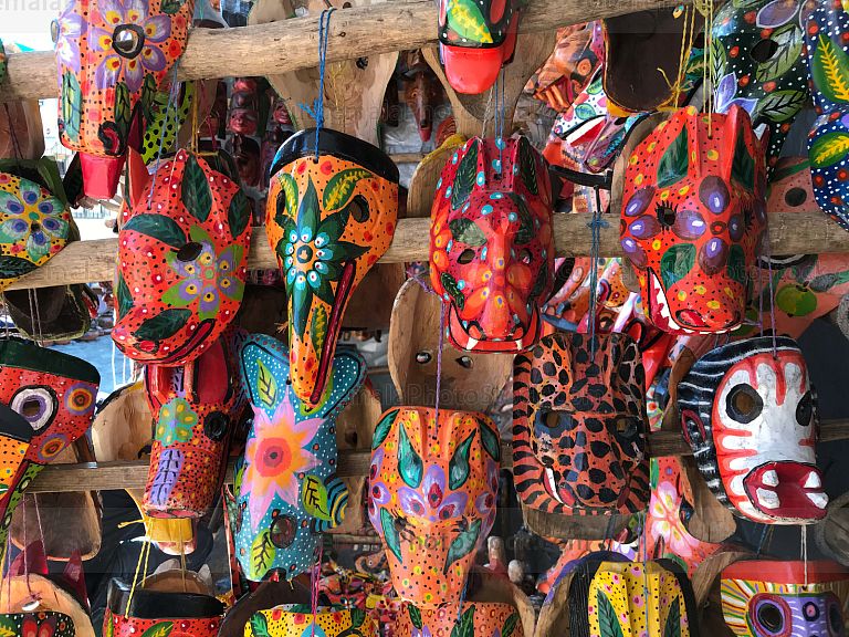 Mascadas talladas en madera