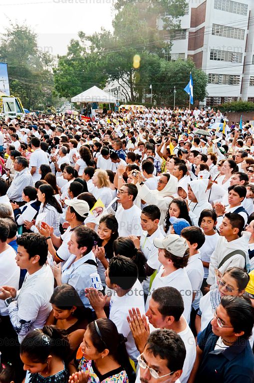 Feligreses en la Misa de Acción de Gracias
