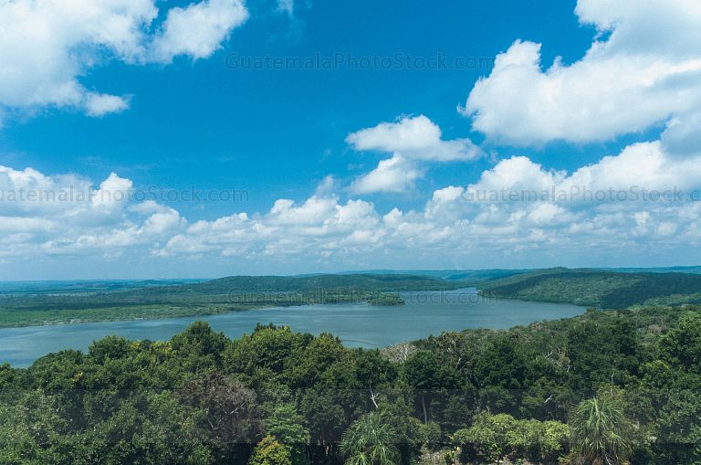 Laguna de Yaxhá, Petén