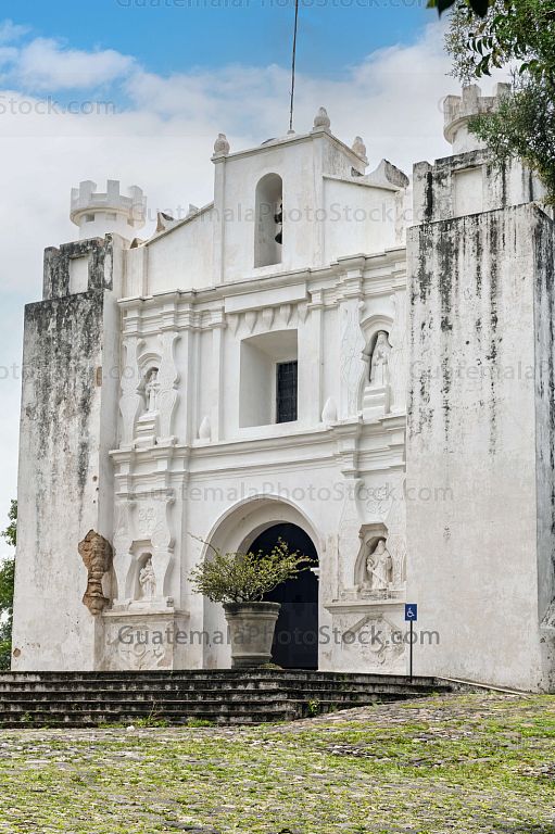 Fachada del Santuario de la Virgen del Cerrito del Carmen