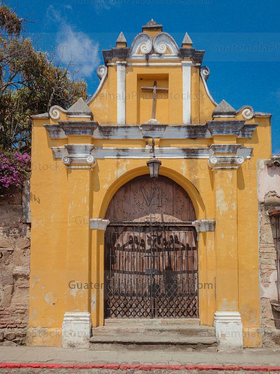Capilla en la calle de los pasos